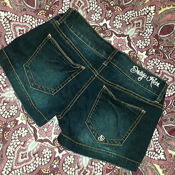 Indigo Rein Dark Wash short shorts - Picture 3 of 3
